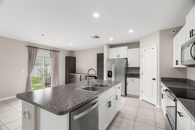 Building Photo - 4529 Eternal Prince Dr