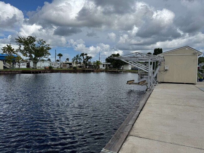 Building Photo - 1309 Pine Island Drive N.