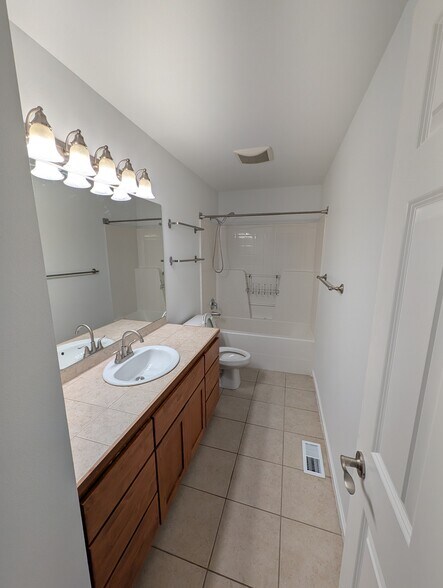 Building Photo - 19031 Waxen Rd