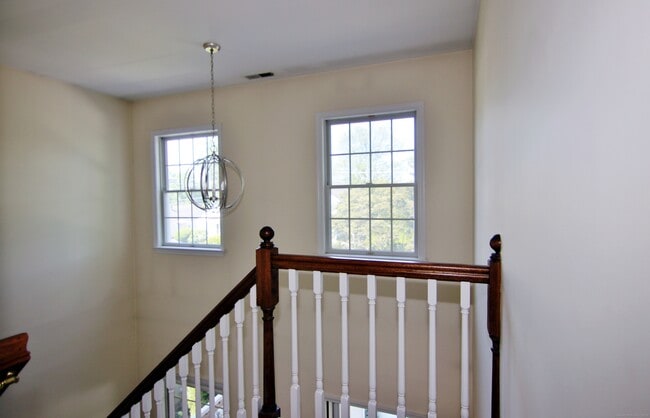 Building Photo - 570 Fairfield Ave