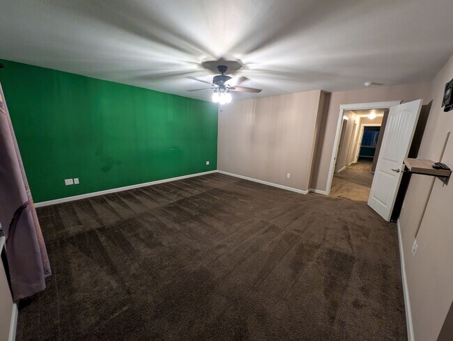 Building Photo - Almost 2500 SQ Feet of Space for ALL of your needs! Avail for Rent in Bremerton!