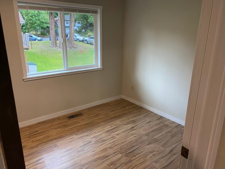 Building Photo - 7233 Stanford Ct NW