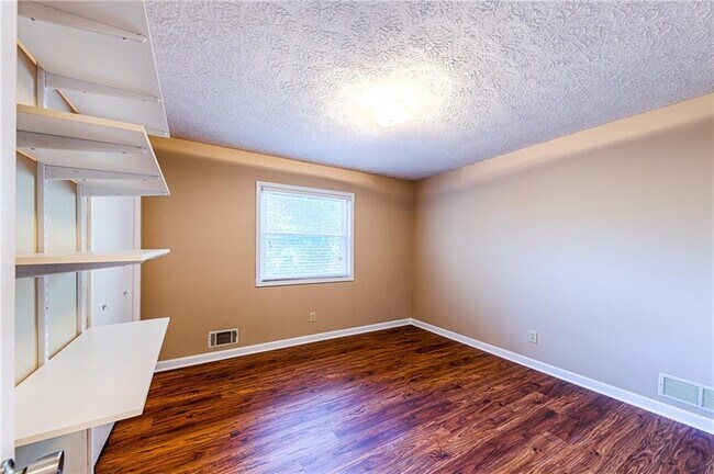 Building Photo - 4161 W Pointe Dr NW