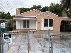 Building Photo - 1560 NW 25th Ave