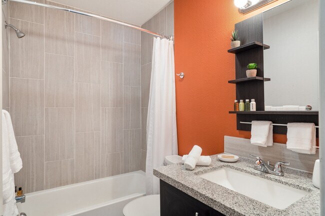 Building Photo - 1 Bedroom apartment in north Tempe!