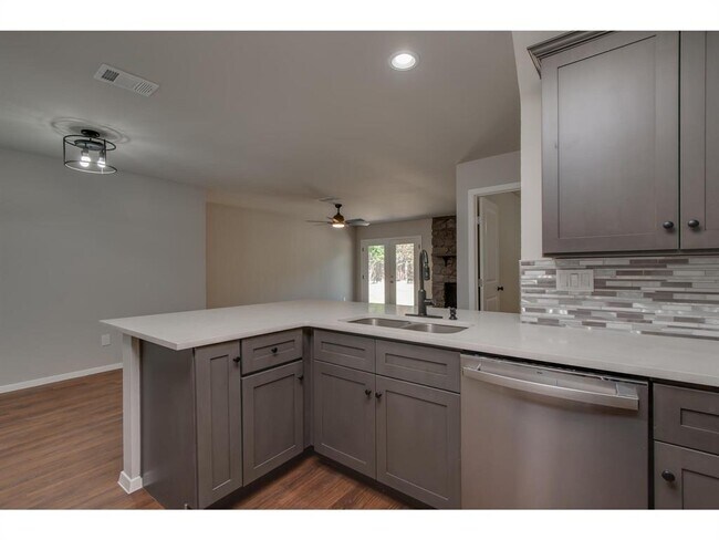 Building Photo - 606 Elderberry Cove