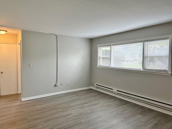 Building Photo - 9709 W Lorraine Dr