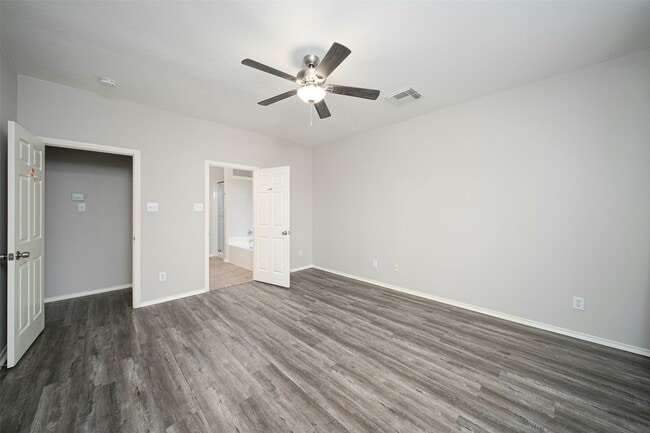 Building Photo - 3627 Midland Dr