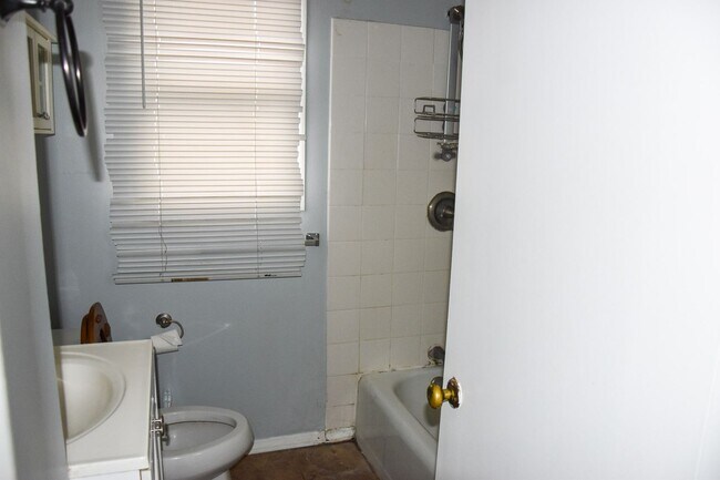 Building Photo - Steps to Chapman College