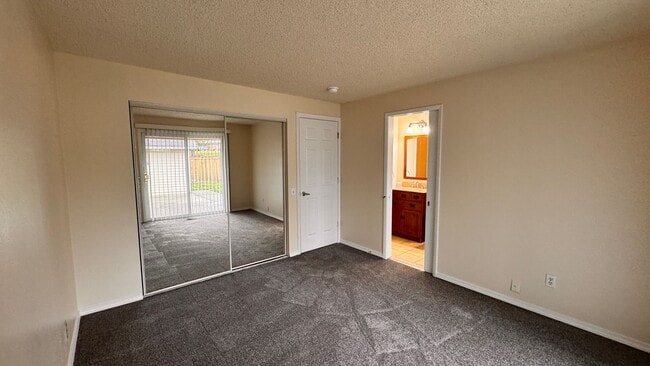 Building Photo - 3 Bedroom Rambler with Mother-In-Law Suite