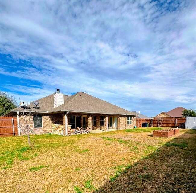 Building Photo - 220 Derek Ln