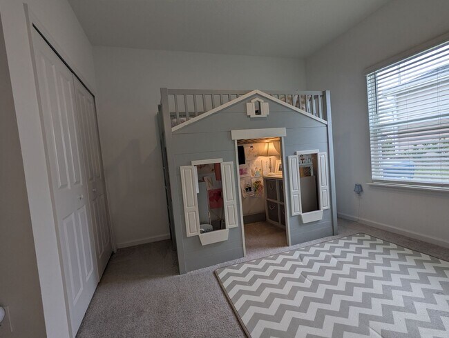 Building Photo - Beautiful newer-construction 4-bedroom, 3-bath home located in Trailhead Landing
