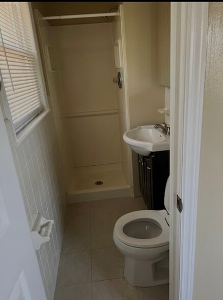 Building Photo - 1607 Hampshire Pl