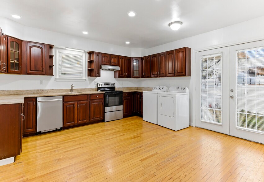 Building Photo - 107 River Rd Dr