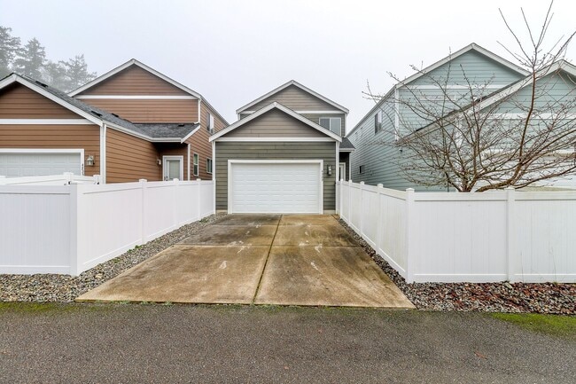 Building Photo - Beautiful Lacey Home with new paint and carpet in Popular Edgewater Community