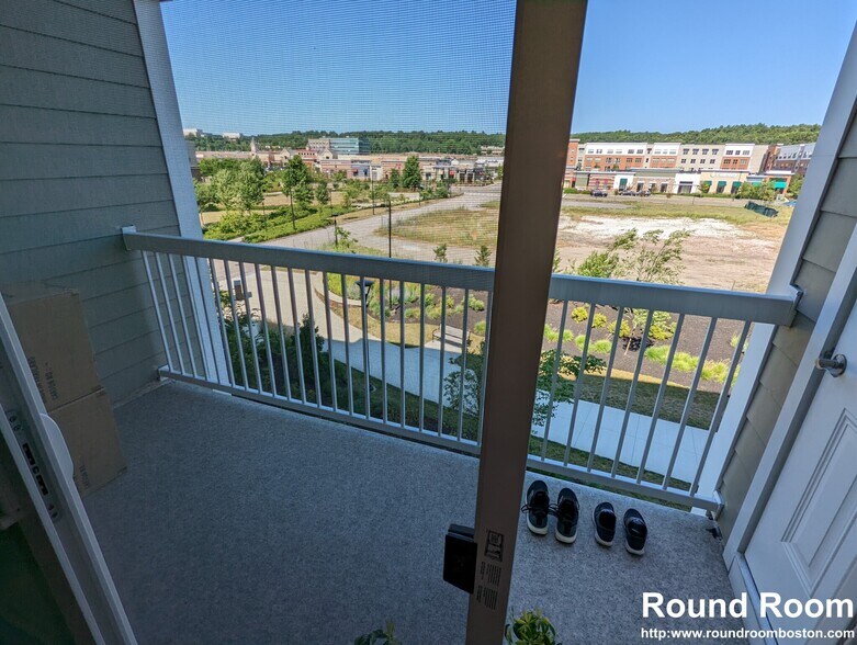 Building Photo - 120 University