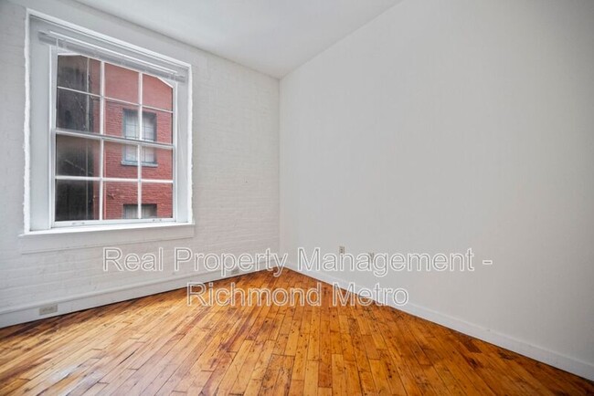 Building Photo - 21 S 13th St