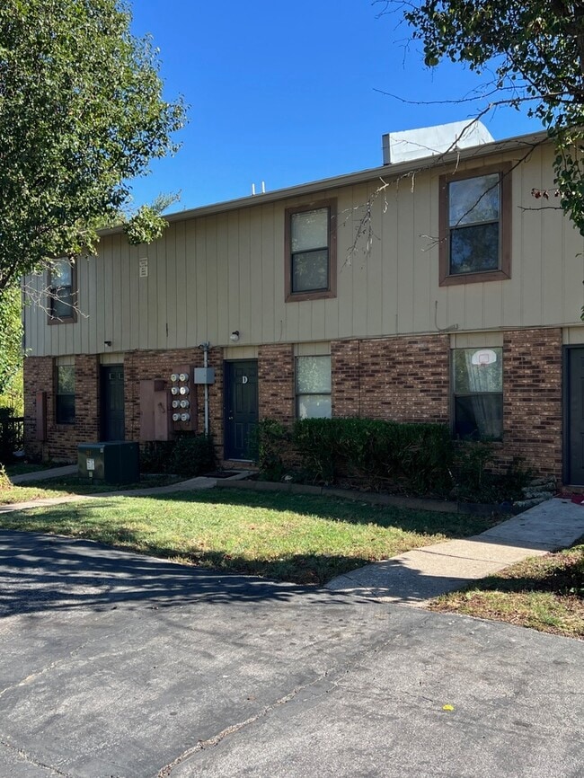 Primary Photo - 2512 Elmwood Pkwy
