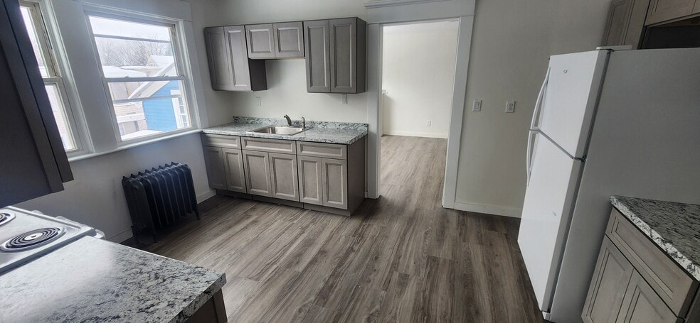 Building Photo - 619 Tracy St