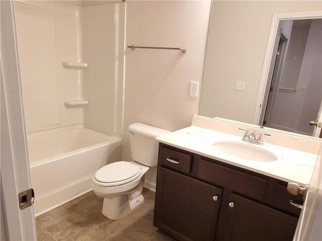 Building Photo - 143 Sawgrass Dr