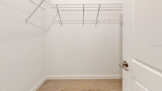 Building Photo - 7949 Lakes Edge Ln