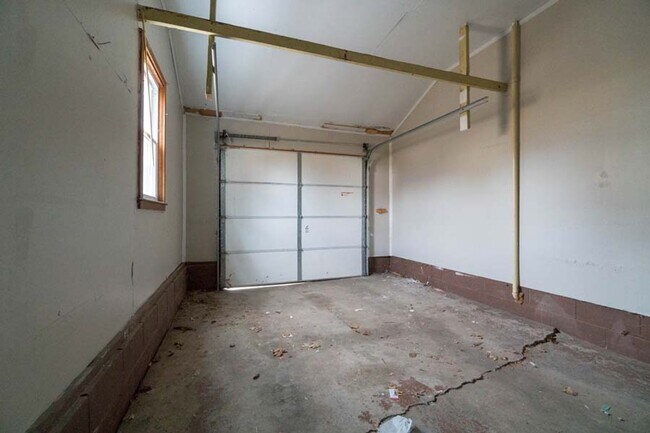 Building Photo - 2503 Iowa St