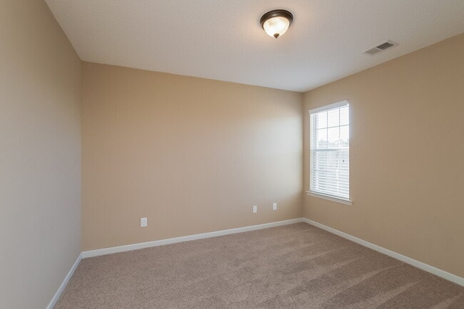 Building Photo - 7879 Ridgedale Dr