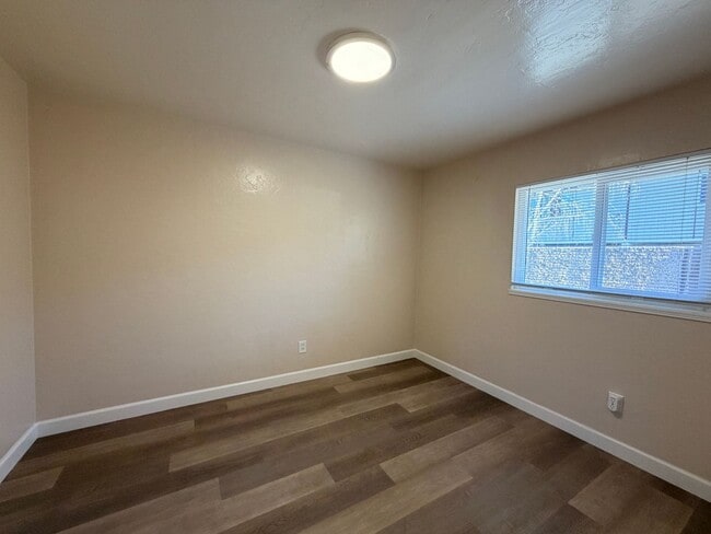 Building Photo - 460 S Buena Vista Ave