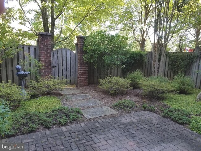 Building Photo - 2003 Mayfair McLean Ct