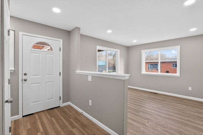 Building Photo - 227 Crestone Ave