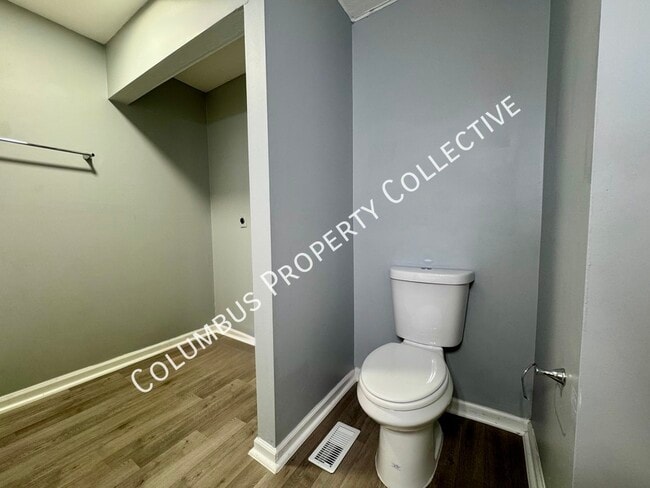 Building Photo - 3285 E Mound St