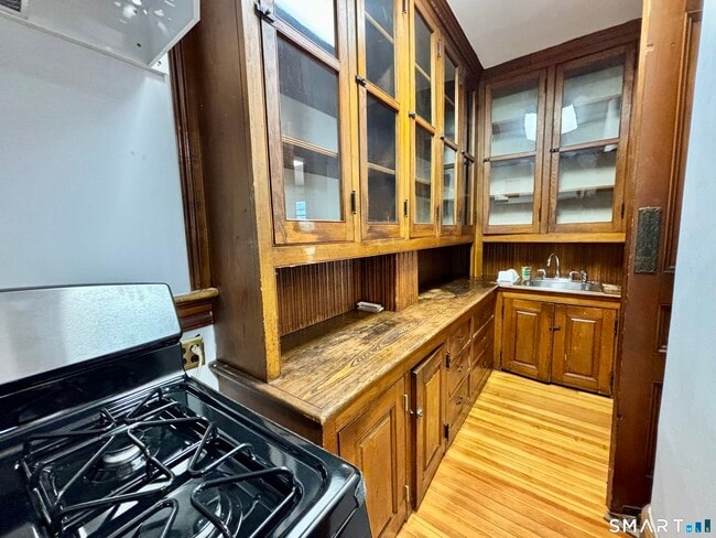 Building Photo - 1887 Summer St