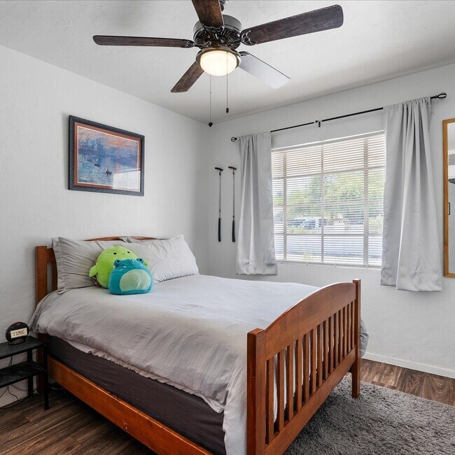 Building Photo - 449 N Drew St E