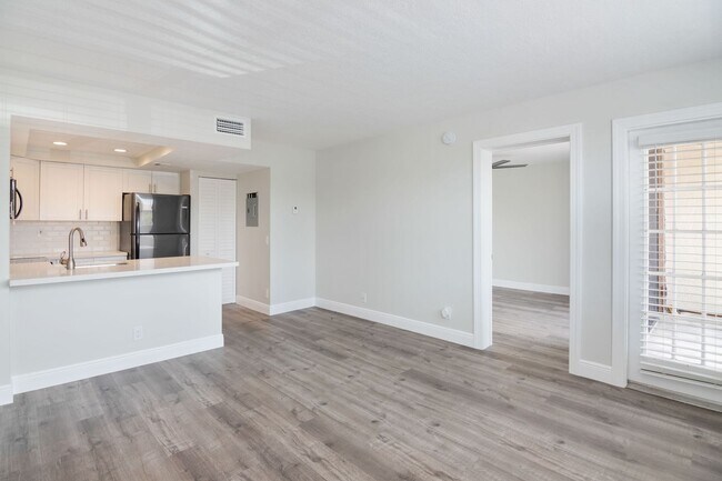 Building Photo - ONE BEDROOM ONE BATHROOM! WATERFRONT COMMU...