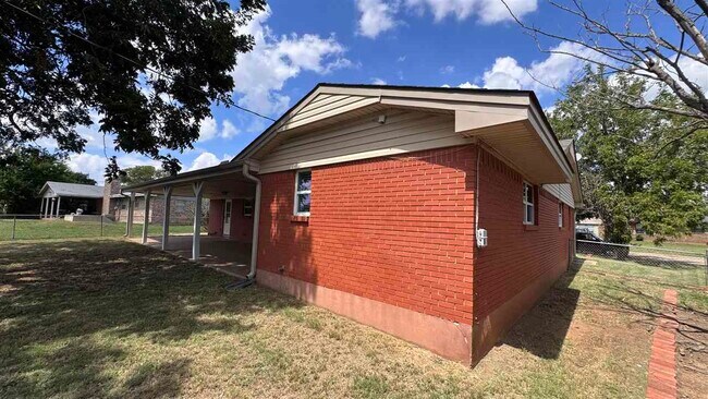 Building Photo - 4509 SE Avalon Ave