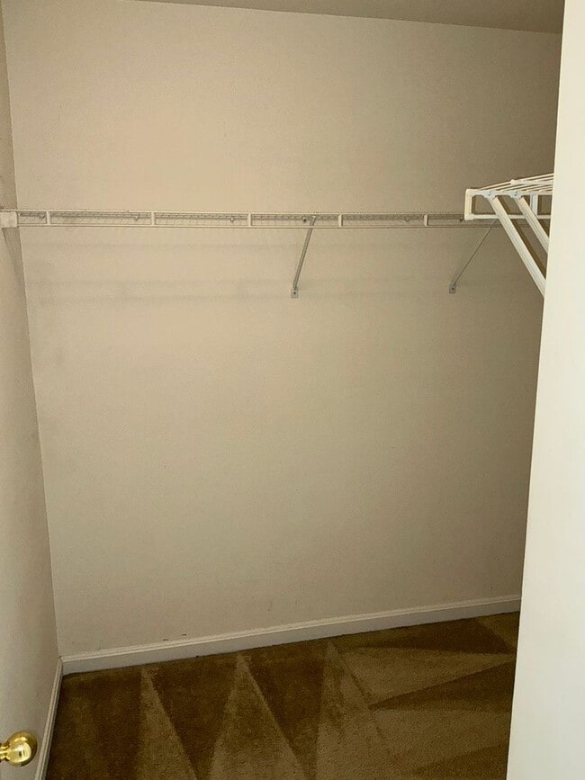 Building Photo - Very well maintained 3BR 2.5BA 3 level townhome located in the Milestone Community of Germantown