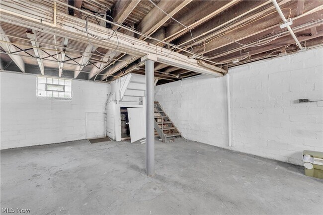 Building Photo - 3554 E 113th St