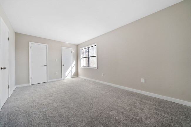 Building Photo - Complete Remodeled 2 Bedroom Townhouse w/ ...