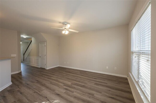 Building Photo - 204 Parc View Ln