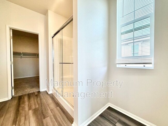 Building Photo - 40617 Birchfield Dr