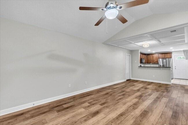 Building Photo - Perfectly Located 3 Bed, 2 Bath Home in Li...