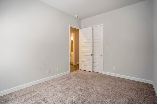 Building Photo - 7845 Charter Hill Dr