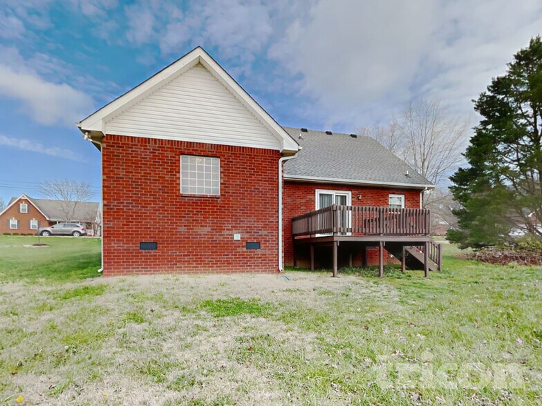 Building Photo - 5013 Claude Dr