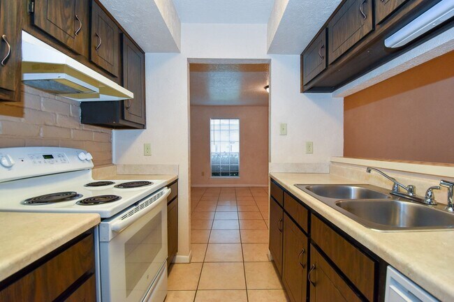 Building Photo - 1519 Barcelona Way Dr