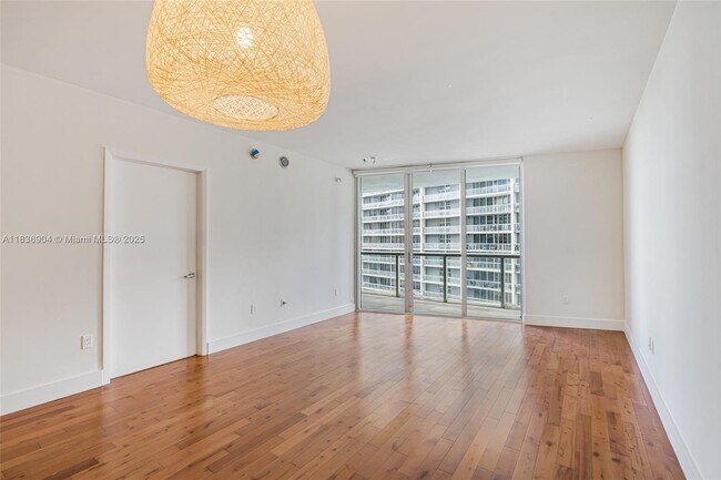 Building Photo - 475 Brickell Ave