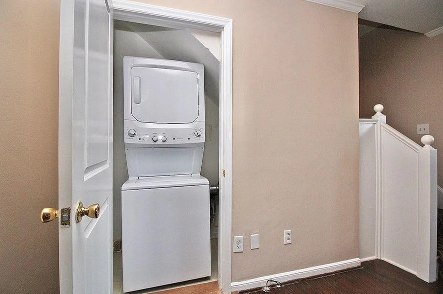 Building Photo - 427 Wakefield Dr