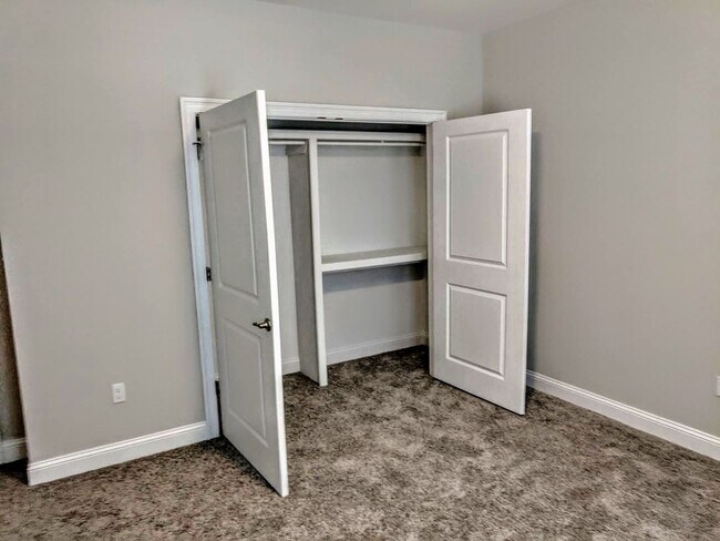 Building Photo - An amazing Townhouse for people who like big open space down Bedroom 4 Bathroom 3.5