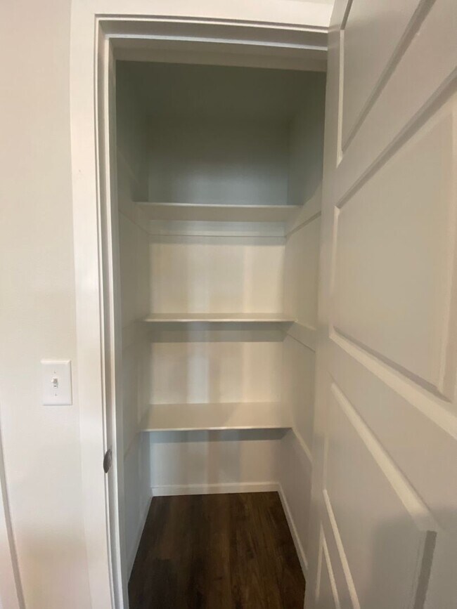 Building Photo - PRE-LEASING NOW!! Three Bedroom | Two Bathroom Home in Regency Park