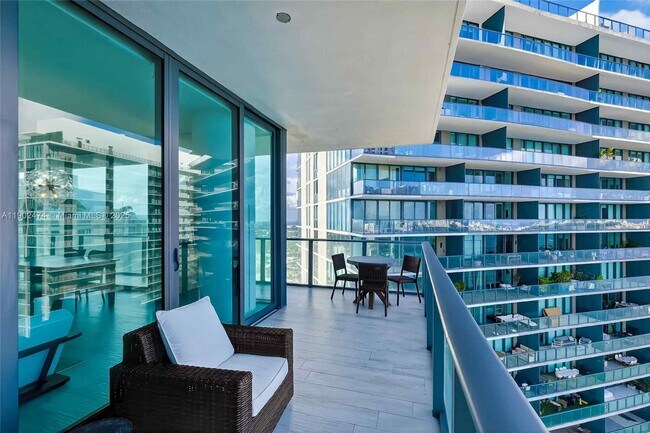 Building Photo - 480 NE 31st St