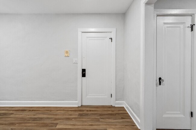 Building Photo - Completely renovated in Ghent